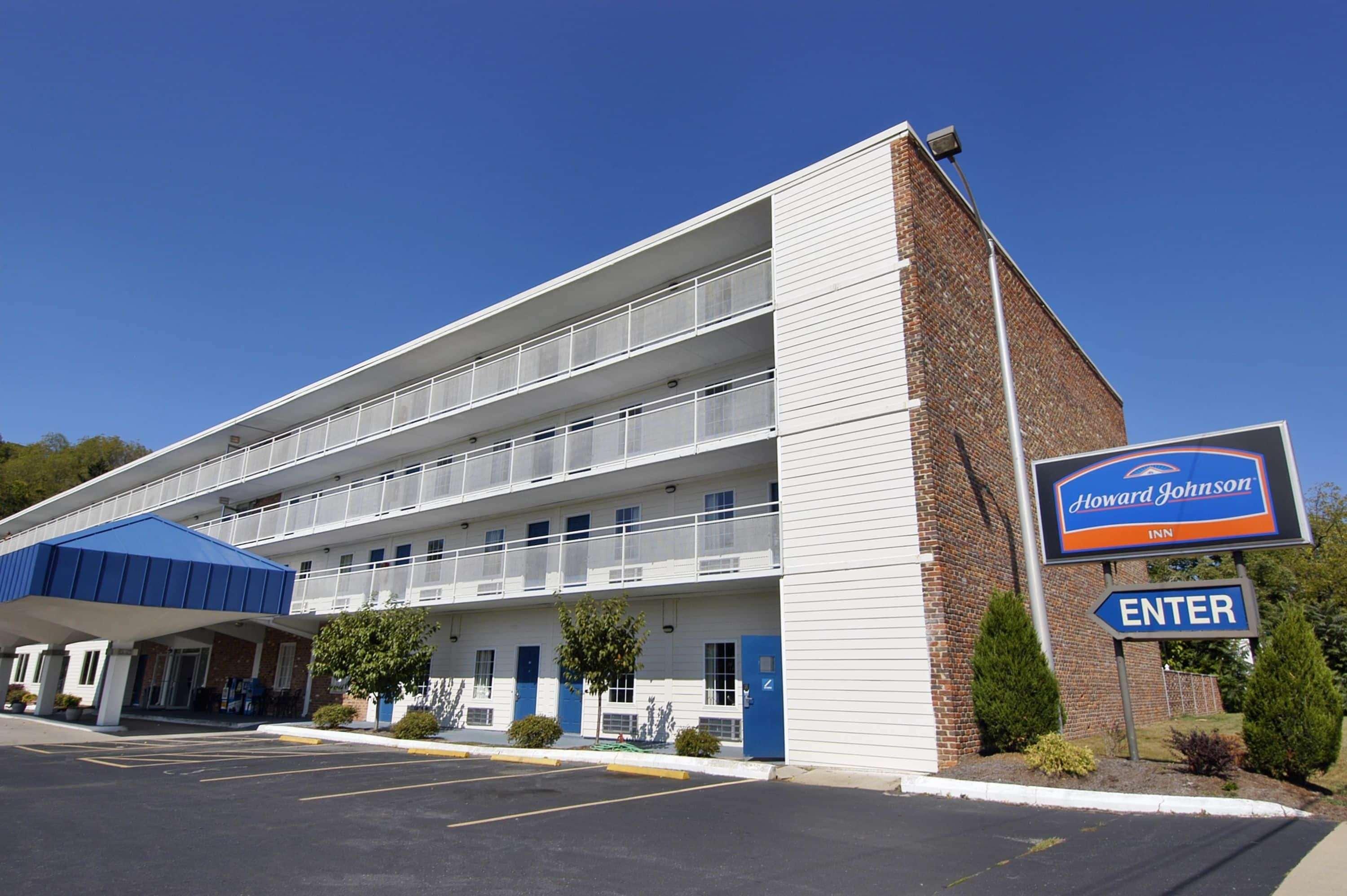 Howard Johnson By Wyndham Staunton Exteriör bild