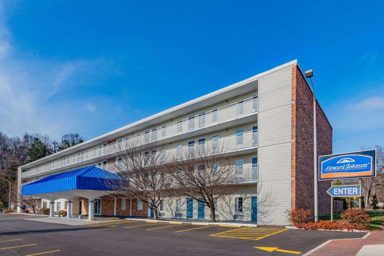 Howard Johnson By Wyndham Staunton Exteriör bild